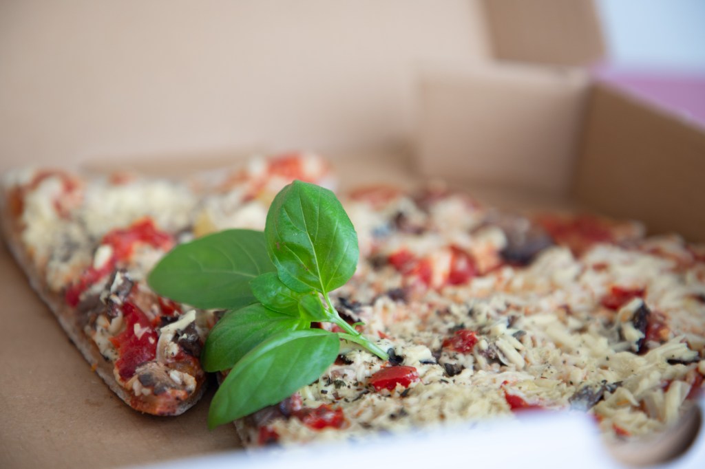 Vegan pizza — yes yes yes